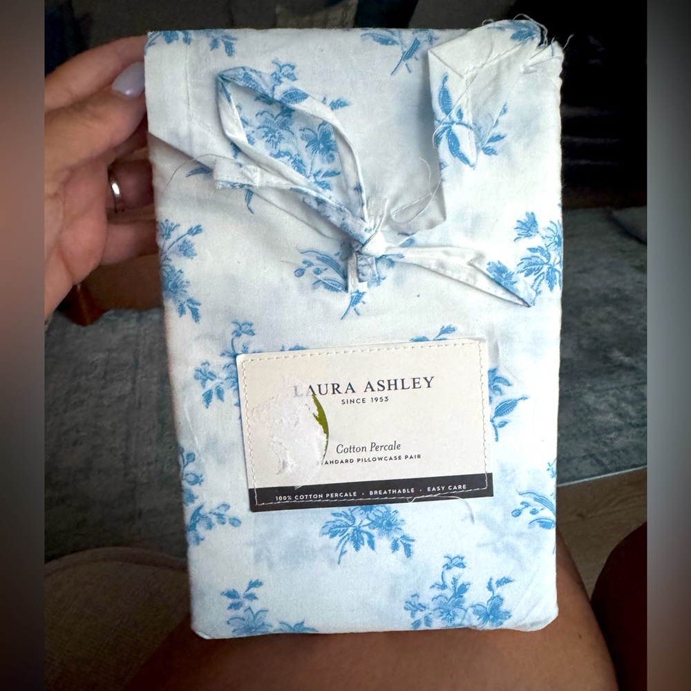 Laura Ashley Standard Pair Cotton Percale Pillowcases Bow Wrapped Blue Floral